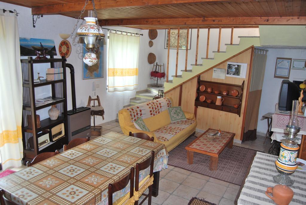 B&B Baddesalighes Bolotana Eksteriør billede